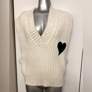Kimhēkim woman’s White V-Neck Vest wool kimhekim